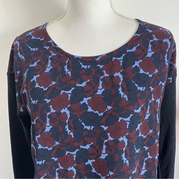 Ann Taylor • Navy Burgundy Floral Mixed Media Blouse - Picture 2 of 6